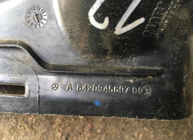 Патрубок воздушного фильтра Mercedes-Benz C W204 A6420945697