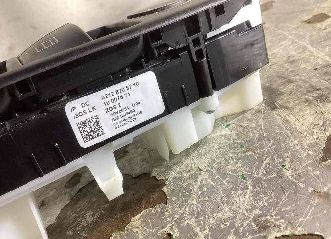 Блок управления стеклоподъемниками Mercedes-Benz C A2128208210
