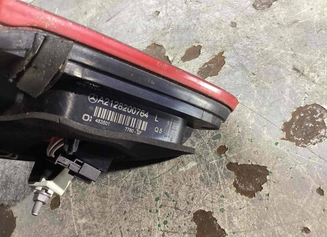Фонарь крышки багажника левый Mercedes-Benz E W212 A2128200764