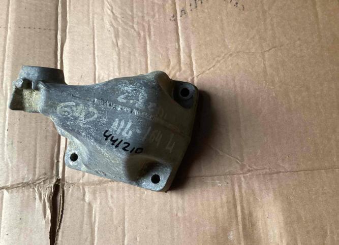 Кронштейн двигателя Mercedes-Benz GL X164 2008 6422230204