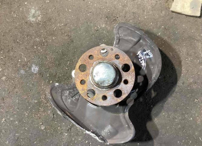 Кулак правый Mercedes-Benz C W204 2010 20402