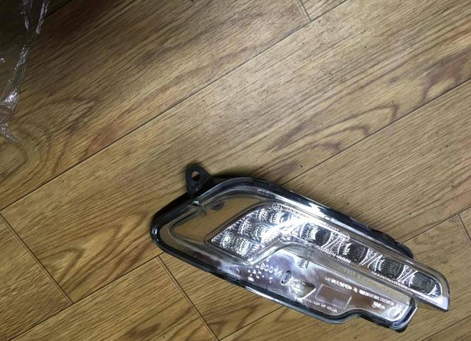 Фара противотуманная правая Mercedes-Benz E W212 A21282008562128200856