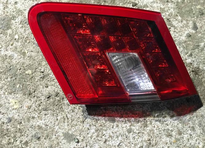 Фонарь крышки багажника правый Mercedes-Benz E A2129060258