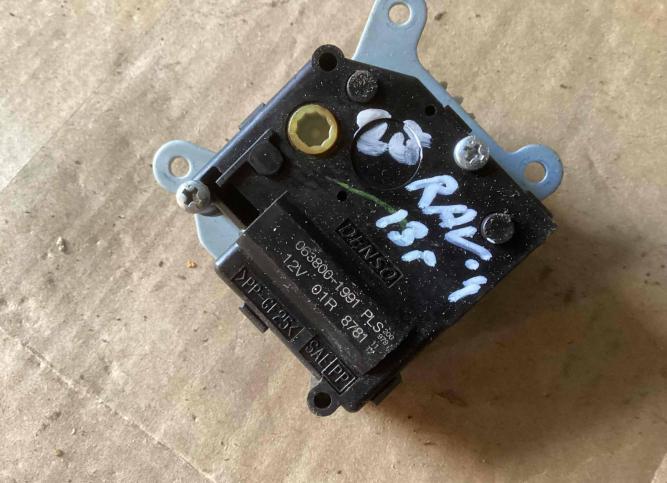 Моторчик заслонки печки Toyota RAV4 638001991