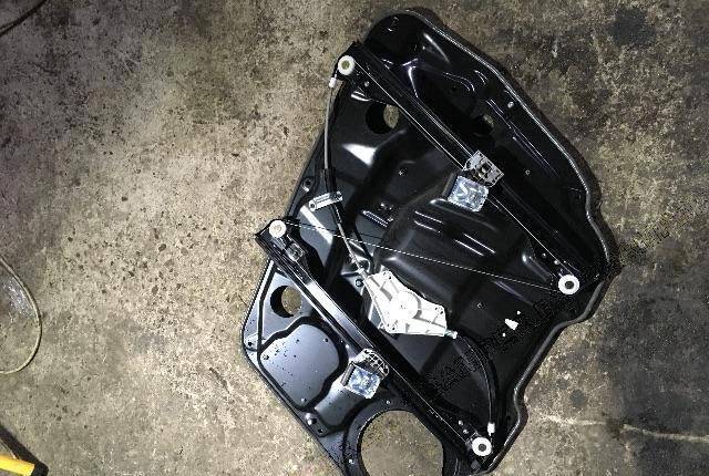 Стеклоподъемник передний левый Mercedes-Benz R 2518200742