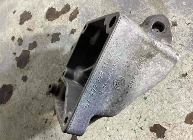Кронштейн двигателя Mercedes-Benz M W164 2008 A2722233104