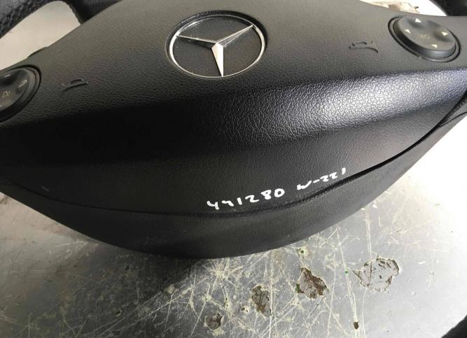 Подушка безопасности водителя Mercedes-Benz S W221