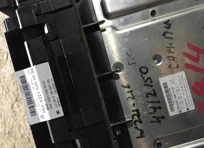 Блок предохранителей Mercedes-Benz CL C216 2008 A2215404650