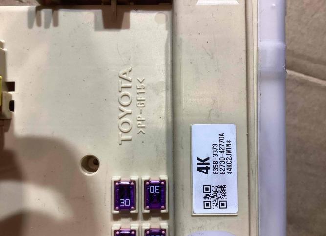Блок предохранителей Toyota RAV4 63583373