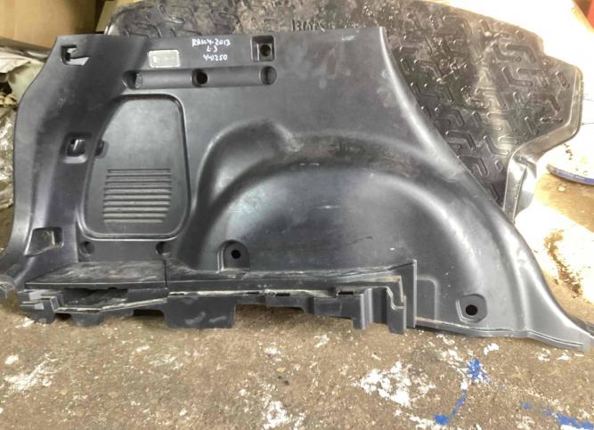 Обшивка отсека багажника Toyota RAV4 6474042071