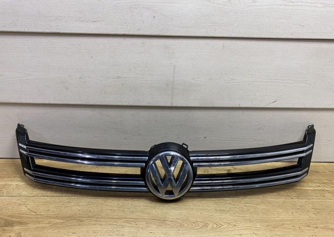 Решетка радиатора Volkswagen Tiguan 1 2011-2016 г 5N0853655