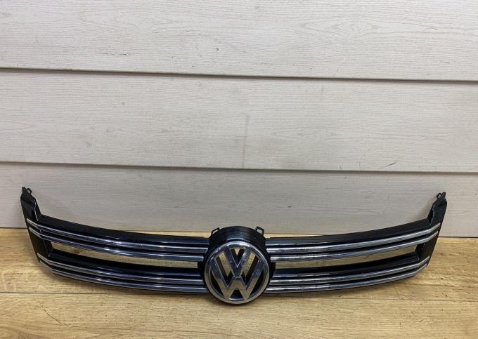 Решетка радиатора Volkswagen Tiguan 1 2011-2016 г 5N0853655