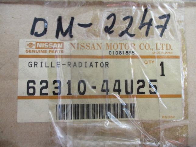 Решетка радиатора Ниссан Максима 32  6231044U25