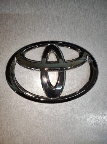 Эмблема крышки багажника Toyota Camry V70 9097502127