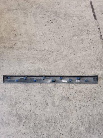 Накладка двери передней правой BMW X3 G01 7388226