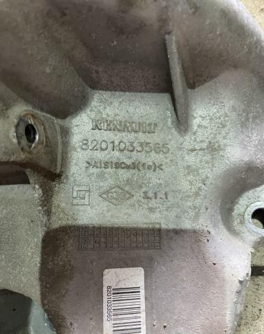 Duster  Terrano Кронштейн генератора 2.0 F4R 8201033565