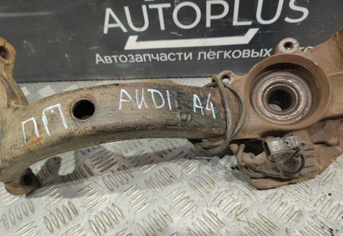 Поворотный кулак правый Audi A4 B5 AGA 1998