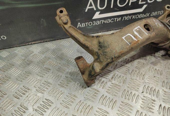 Поворотный кулак правый Audi A4 B5 AGA 1998