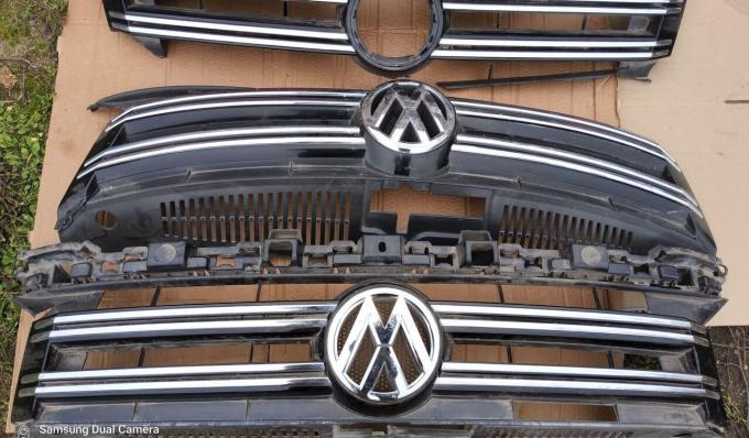 Решётка радиатора Volkswagen Tiguan 1 2011-2016 5N0853653F