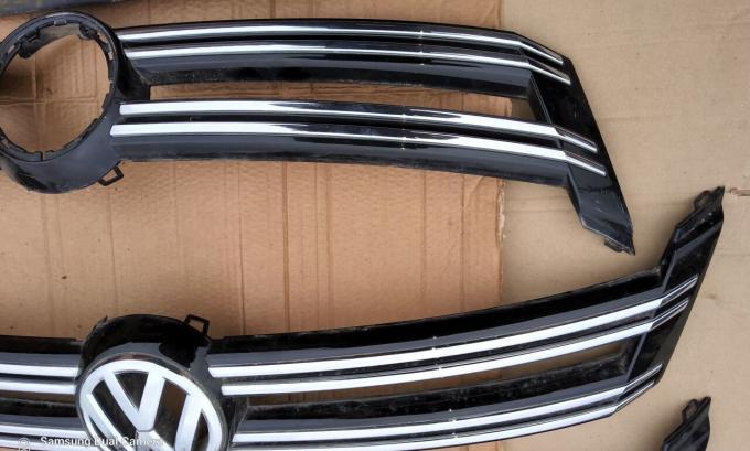 Решётка радиатора Volkswagen Tiguan 1 2011-2016 5N0853653F