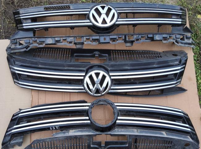 Решётка радиатора Volkswagen Tiguan 1 2011-2016 5N0853653F