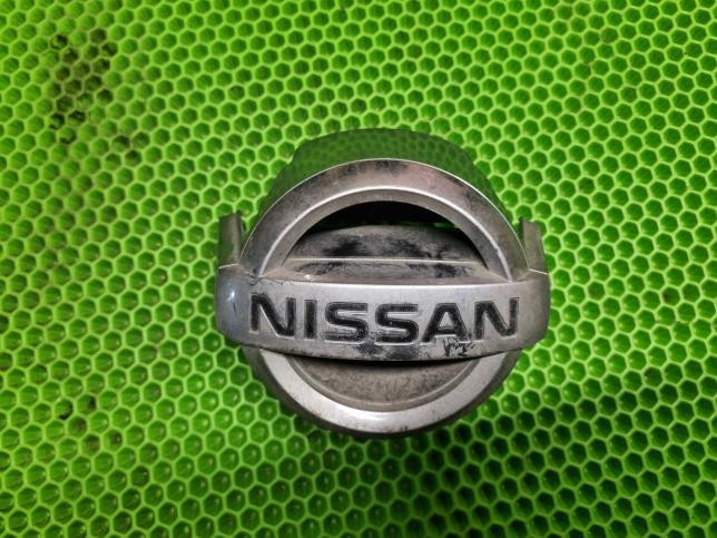 Эмблема Nissan Fuga Y50 62890-EJ70A