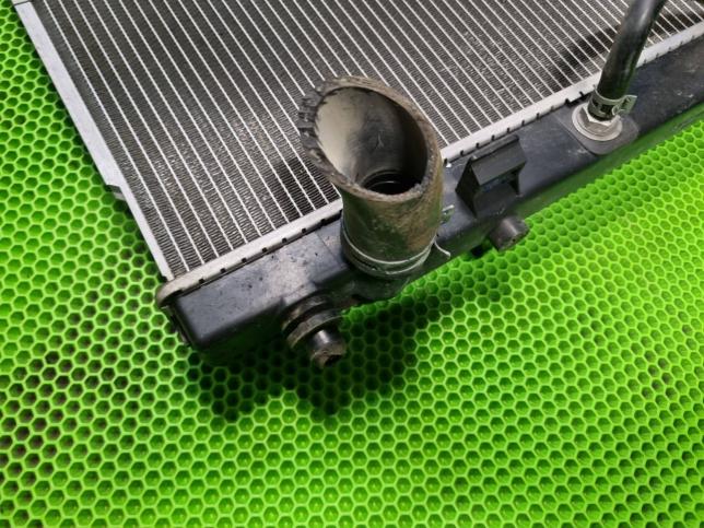 Радиатор охлаждения двигателя Infiniti M35 Y50 21460-EG000