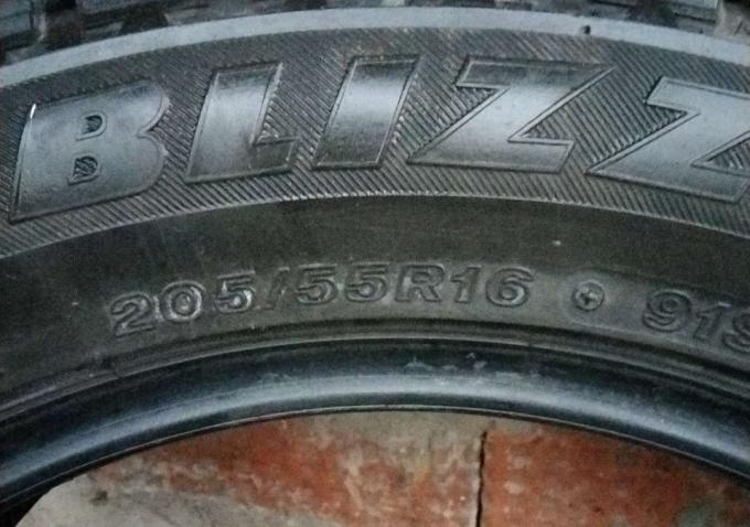 Bridgestone Blizzak Revo GZ 205/55 R16
