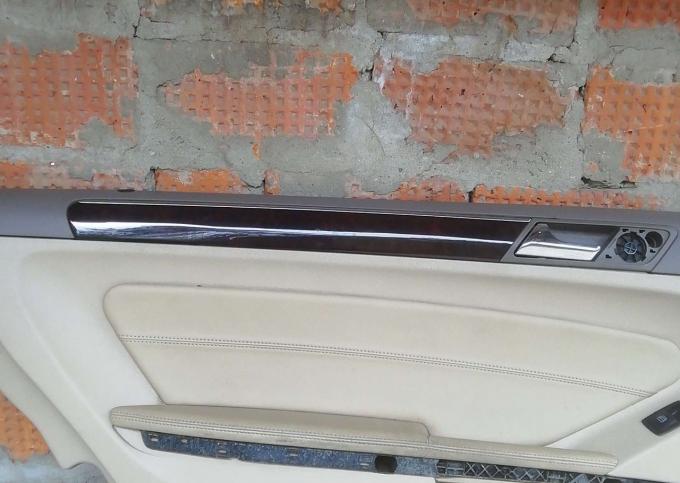 Обшивка двери задней левой Mercedes GL klasse X164 A1647301370