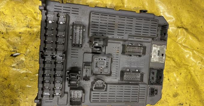 Блок предохранителей Citroen C5 2.2Hdi 2000-2007