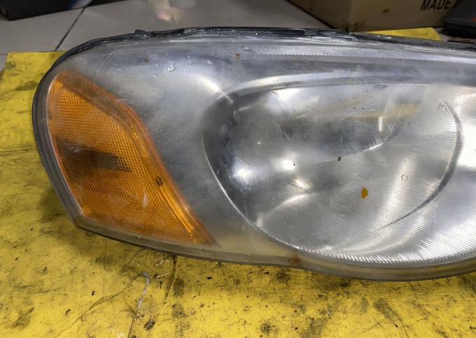 Фара передняя правая Chrysler Sebring 2004-2008