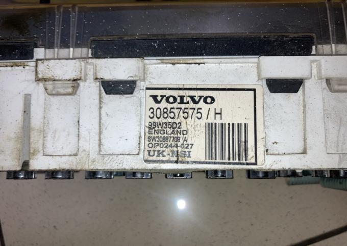 Панель приборов Volvo S40,V40 бензин 30857575h