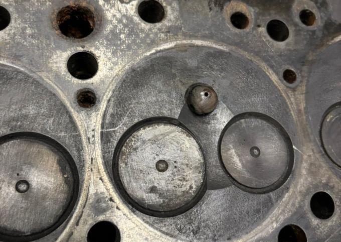 Головка блока Mercedes MB100, Bus T1 2.4D OM616