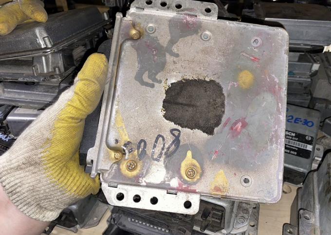 Блок управления двигателем Bmw E28,E30 2.7i 0261200042