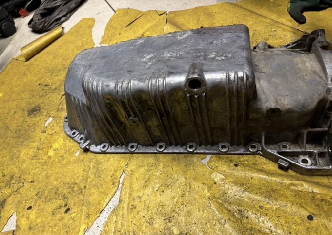 Поддон масляный Volvo V70,S80,XV70,S70 2.5TDi 074103603K