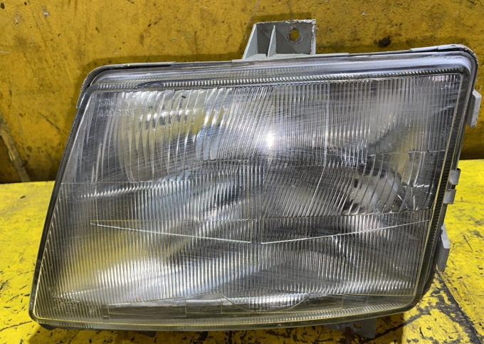 Фара левая Mercedes Vito W638 1996-2003