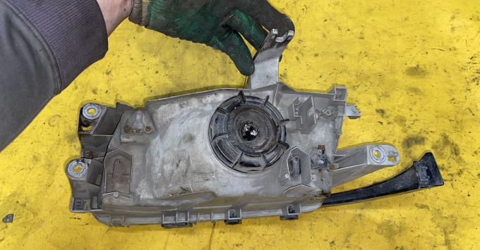 Фара правая Mazda 323 BA Седан 1994-1998