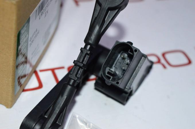 Датчик уровня подвески LR Discovery 3 L319 LR019136