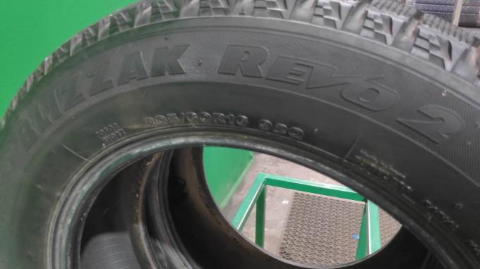 205/60 R16 Bridgestone Blizzak Revo2 зимние нешипованные