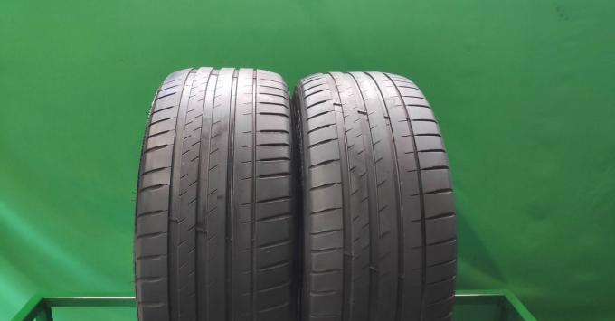 Michelin Pilot Sport 4 235/45 R18 98Y