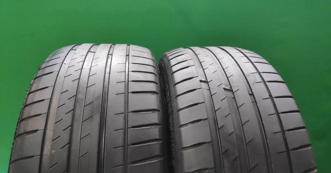 Michelin Pilot Sport 4 235/45 R18 98Y