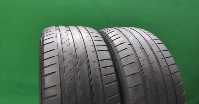 Michelin Pilot Sport 4 235/45 R18 98Y