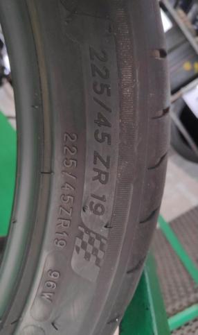 Michelin Pilot Sport 4 225/45 R19 96W