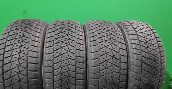 Bridgestone Blizzak DM-V2 275/55 R20 117T