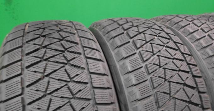 Bridgestone Blizzak DM-V2 275/55 R20 117T