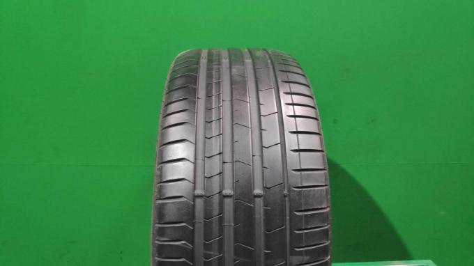 Pirelli P Zero PZ4 275/35 R22 104Y