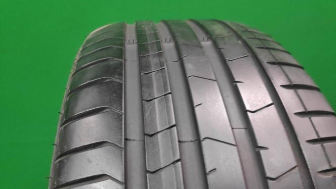 Pirelli P Zero PZ4 275/35 R22 104Y