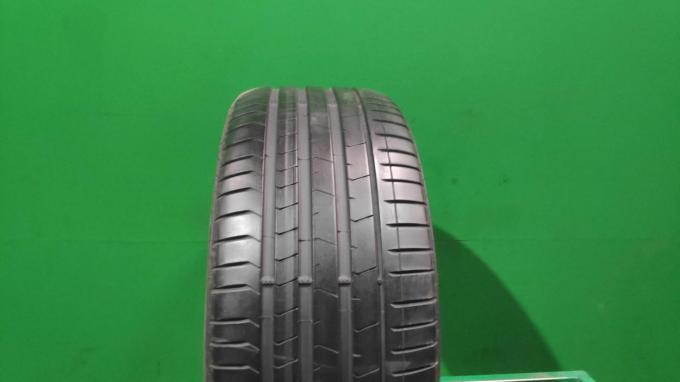 Pirelli P Zero PZ4 275/35 R22