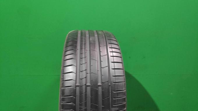 Pirelli P Zero PZ4 275/35 R22