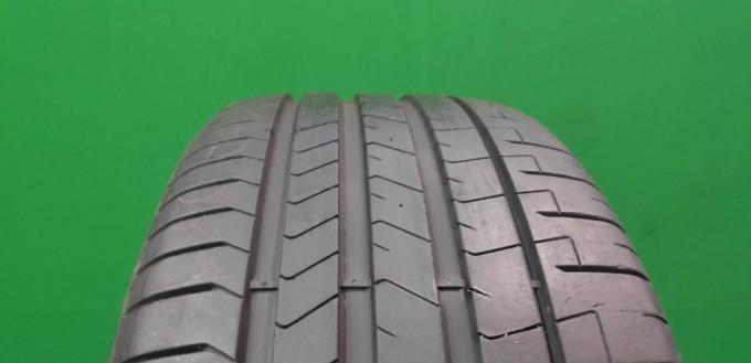 Pirelli P Zero PZ4 275/40 R22 107Y